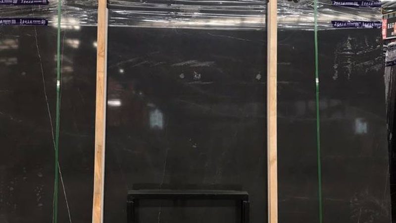 大理石背景墙：湿贴与干挂，哪种安装方式更胜一筹？**
